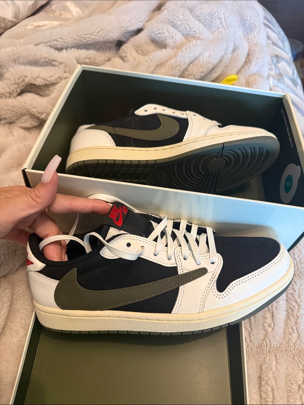Travis Scott Jordan 1